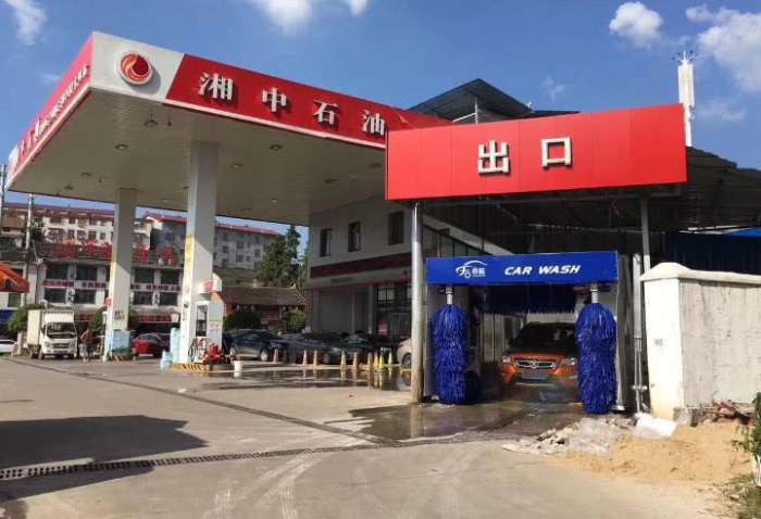 为啥私营加油站油价便宜还免费洗车? 知道内幕后, 车主冒了一身汗