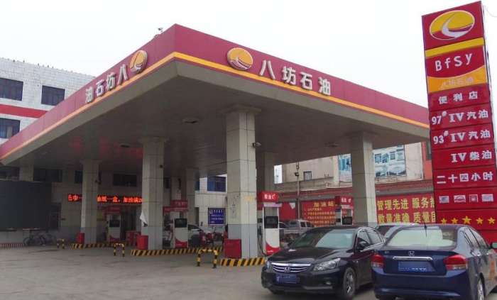 为啥私营加油站油价便宜还免费洗车? 知道内幕后, 车主冒了一身汗