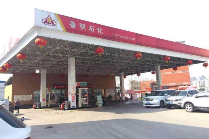 为啥私营加油站油价便宜还免费洗车? 知道内幕后, 车主冒了一身汗