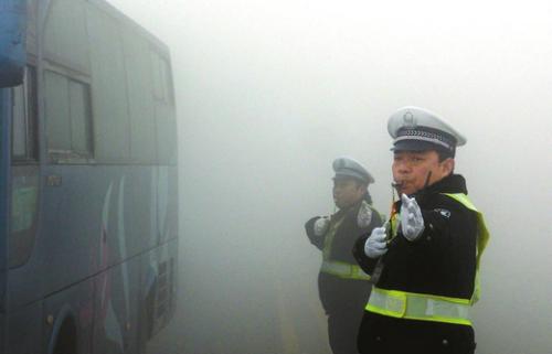 大雾天气安全驾驶六大技巧