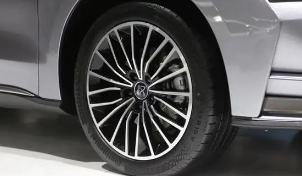 比亚迪汉轮胎型号是多少 轮胎型号为245/45 r19