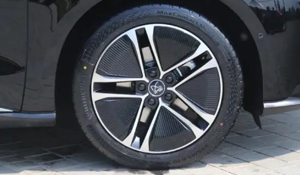 比亚迪汉轮胎型号是多少 轮胎型号为245/45 r19