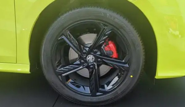 mg5天蝎座轮胎型号多少 轮胎型号为215/50 r17