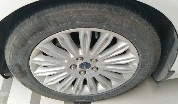 蒙迪欧的轮胎有多大尺寸 轮胎型号为235/55 r17