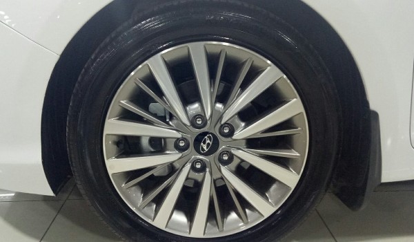 现代名图轮胎型号尺寸 轮胎尺寸为225/45 r18