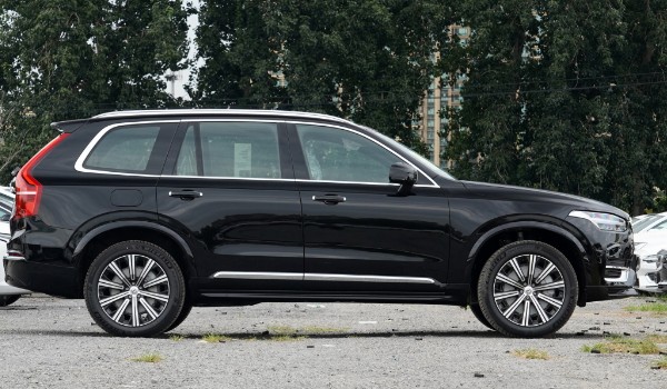 xc90分期首付多少钱 分期首付15万(36期月供10637元)